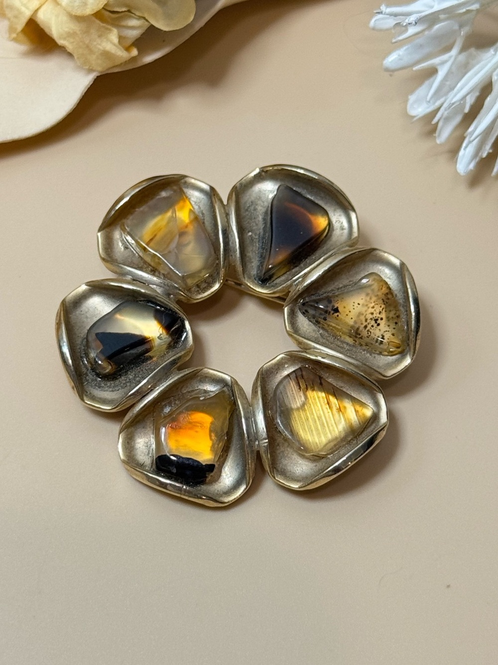Vintage Gold Tone Amber Accent Wreath Brooch Pin